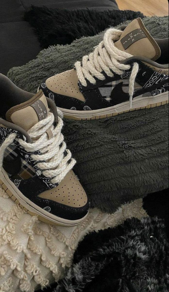 Travis Scott x Dunk Low Premium QS SB 'Cactus Jack'